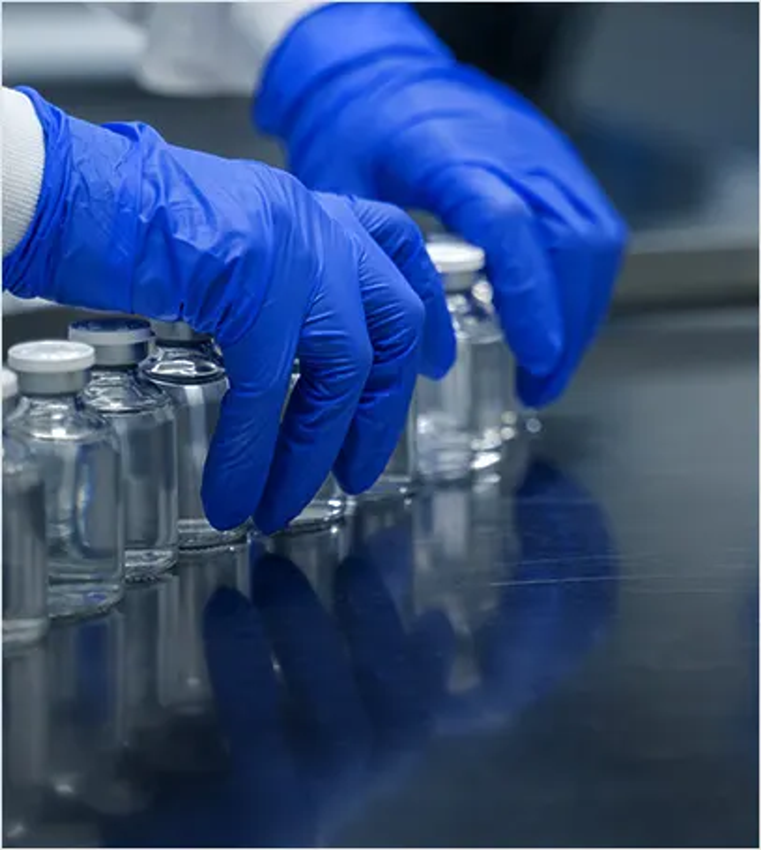 Pharmaceutical production suite supplied with oil-free compressed air