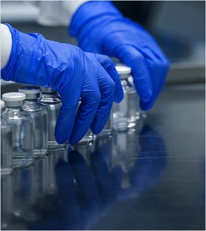 Pharmaceutical production suite supplied with oil-free compressed air